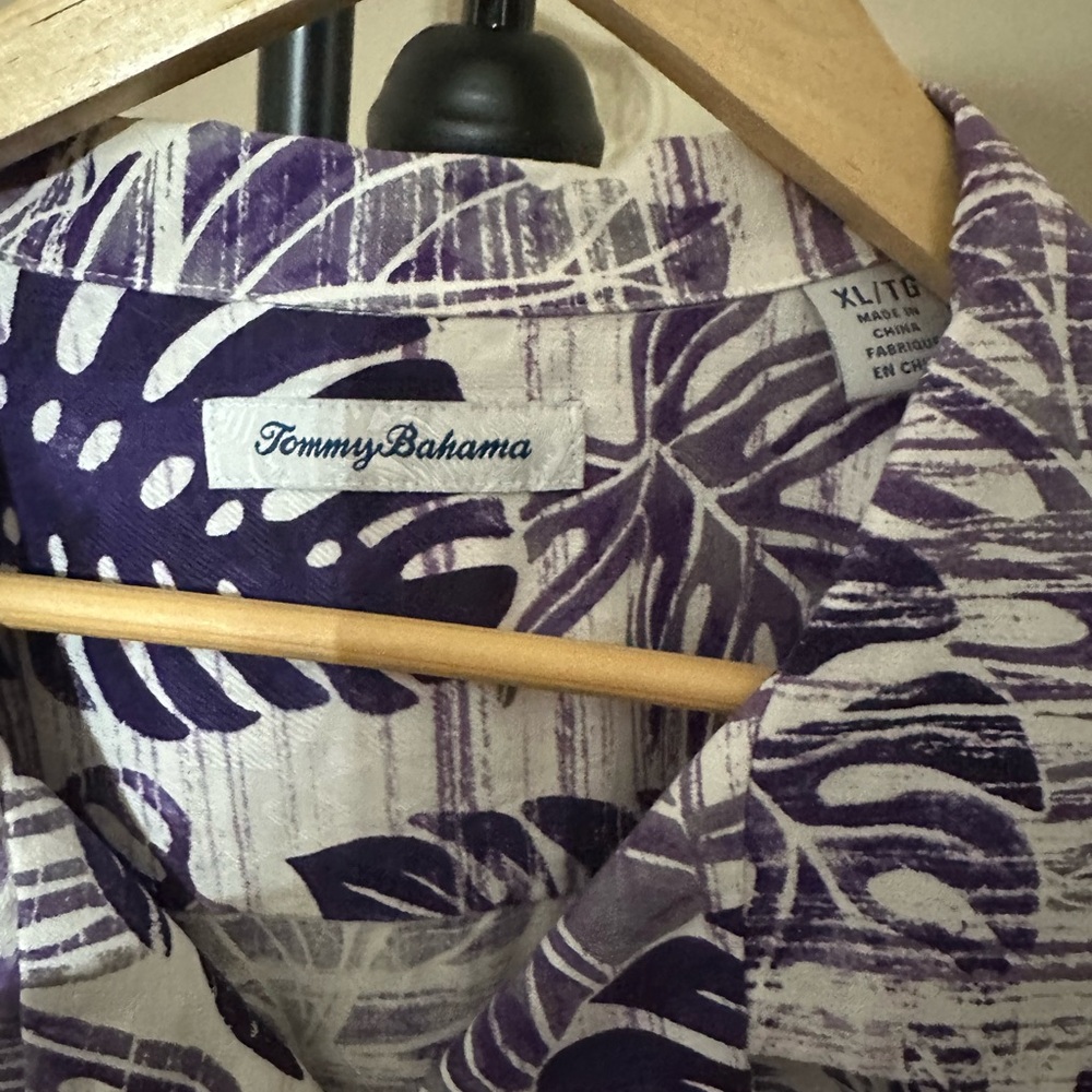 Tommy Bahama Clemson Tiger Paw Purple and White Tropical Men's Shirt size XL - Picture 2 of 5